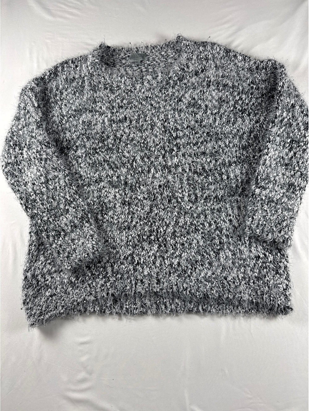 Joseph A Cozy Gray Fuzzy Sweater 1X - Snuggle Up in Style!